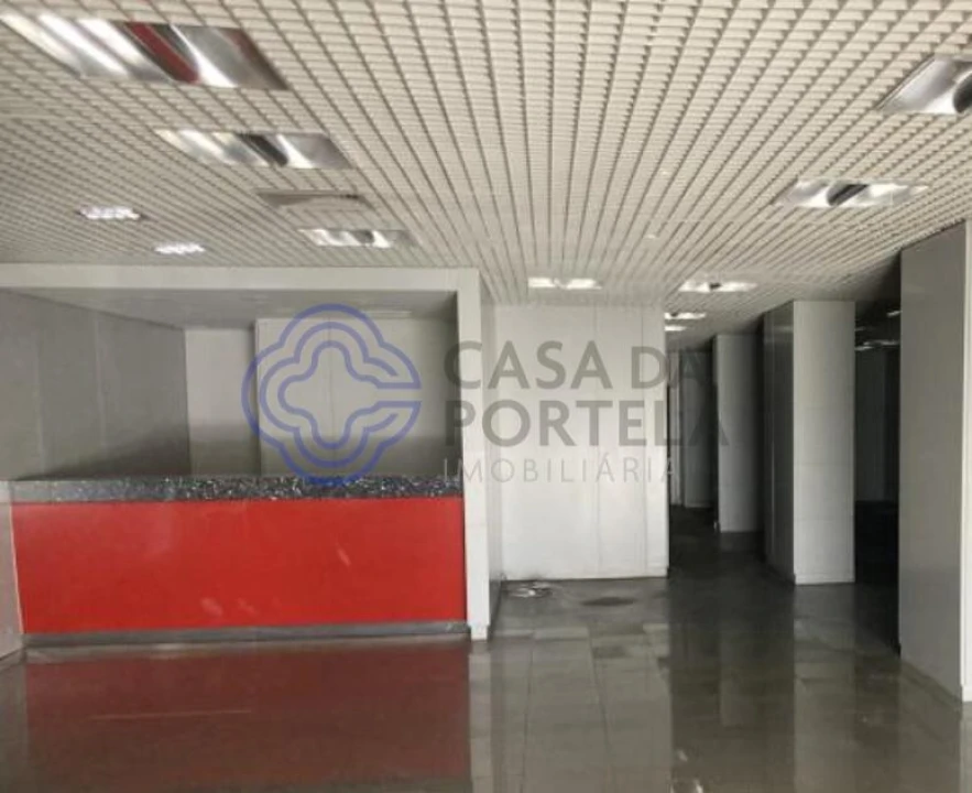 Loja para Venda em Cidade da Maia Foto 3