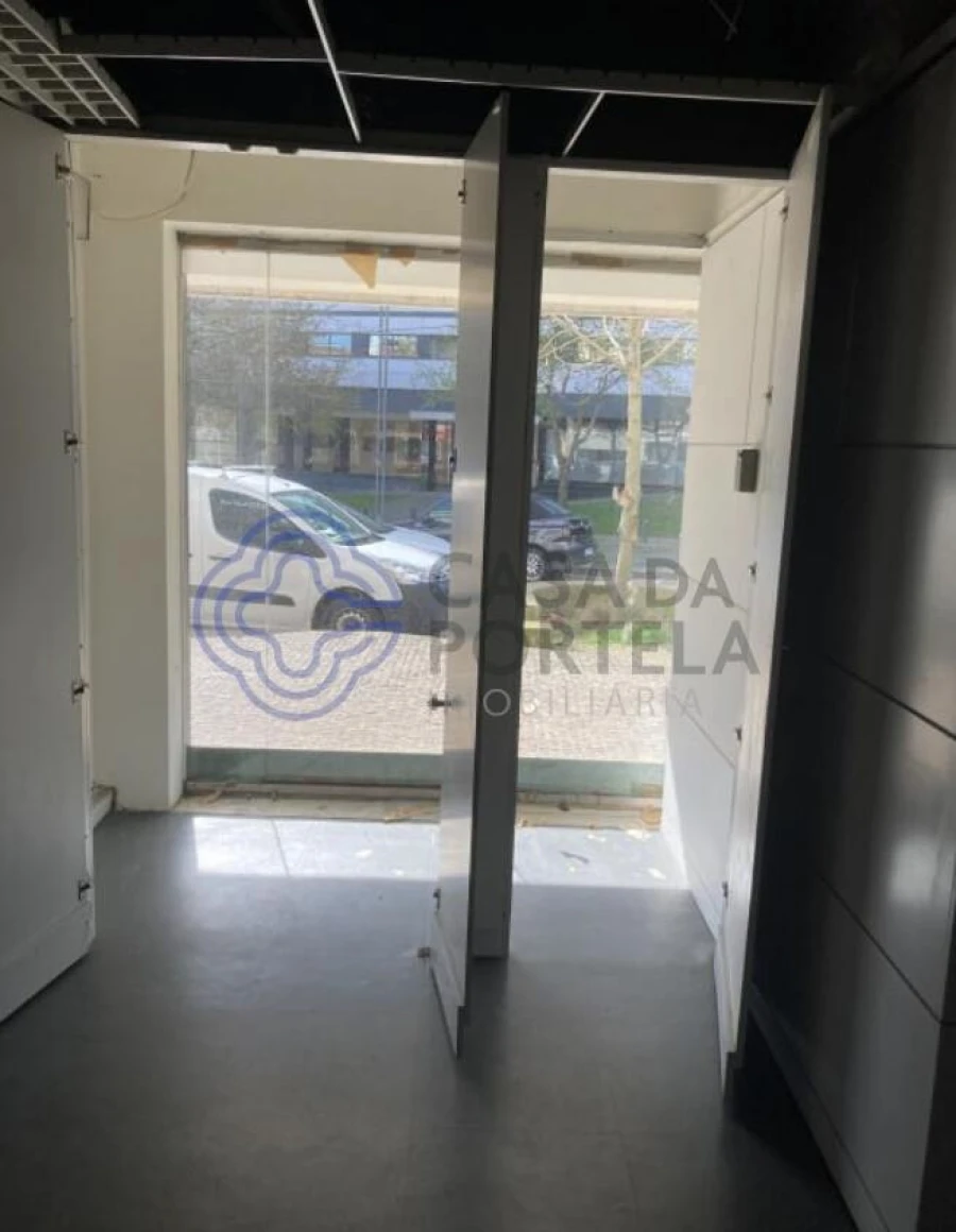 Loja para Venda em Cidade da Maia Foto 6