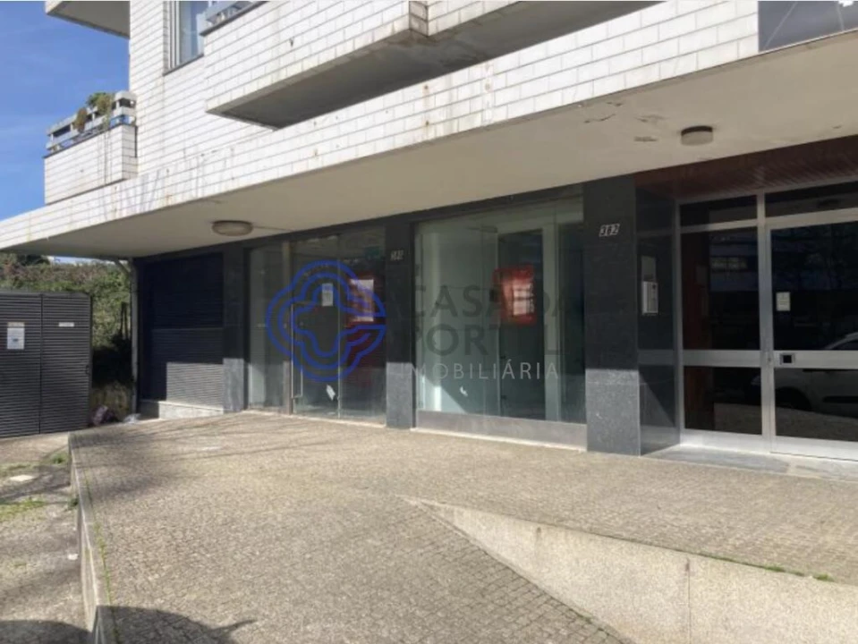 Loja para Venda em Cidade da Maia Foto 2