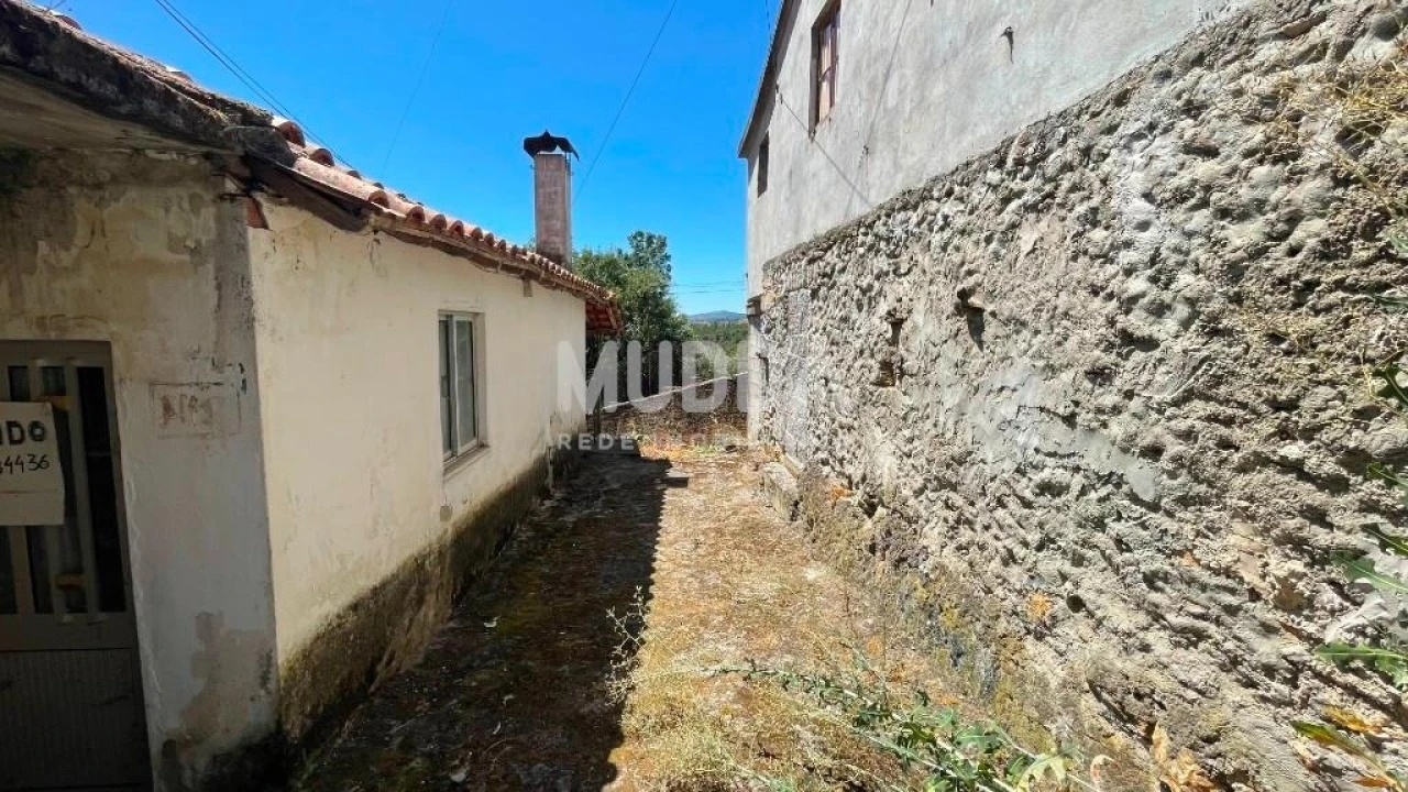 Moradia T2 para Venda em Noura e Palheiros Foto 2