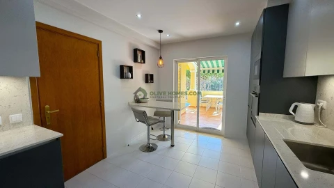 Moradia T4 para Venda em Quarteira
