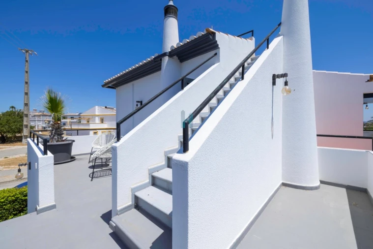 Moradia T5 para Venda em Armação de Pera Foto 27