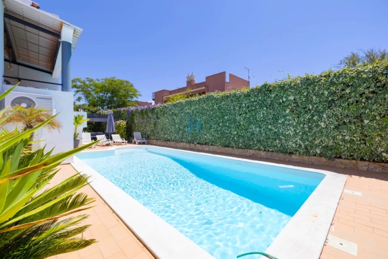 Moradia T5 para Venda em Armação de Pera Foto 3