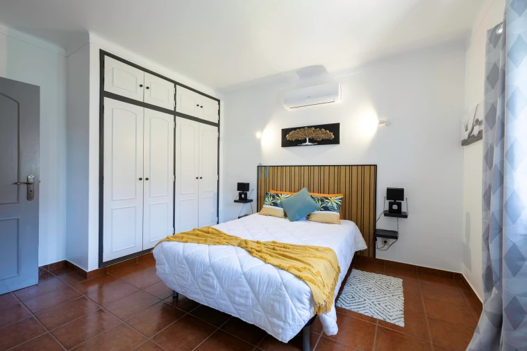 Moradia T5 para Venda em Armação de Pera Foto 17