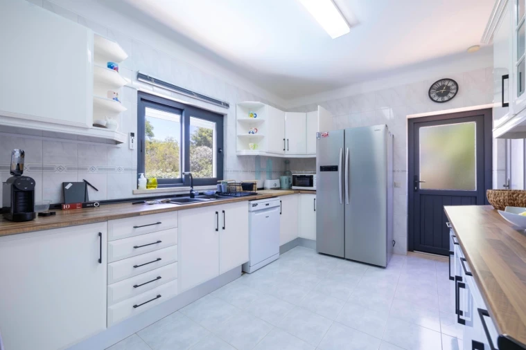 Moradia T5 para Venda em Armação de Pera Foto 11