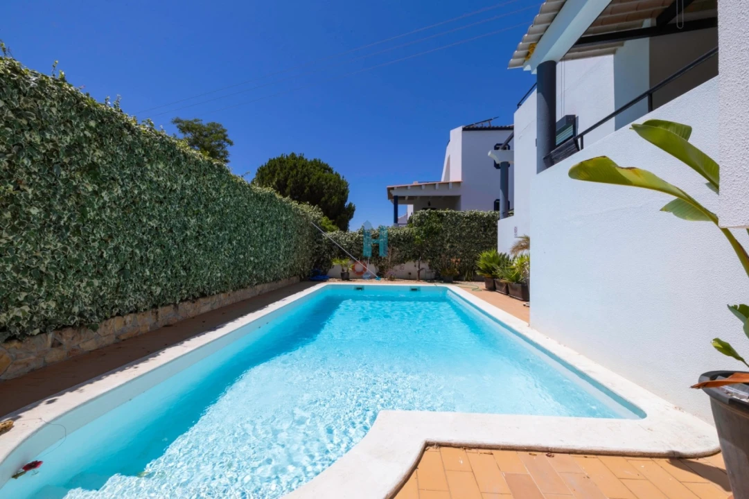 Moradia T5 para Venda em Armação de Pera Foto 2