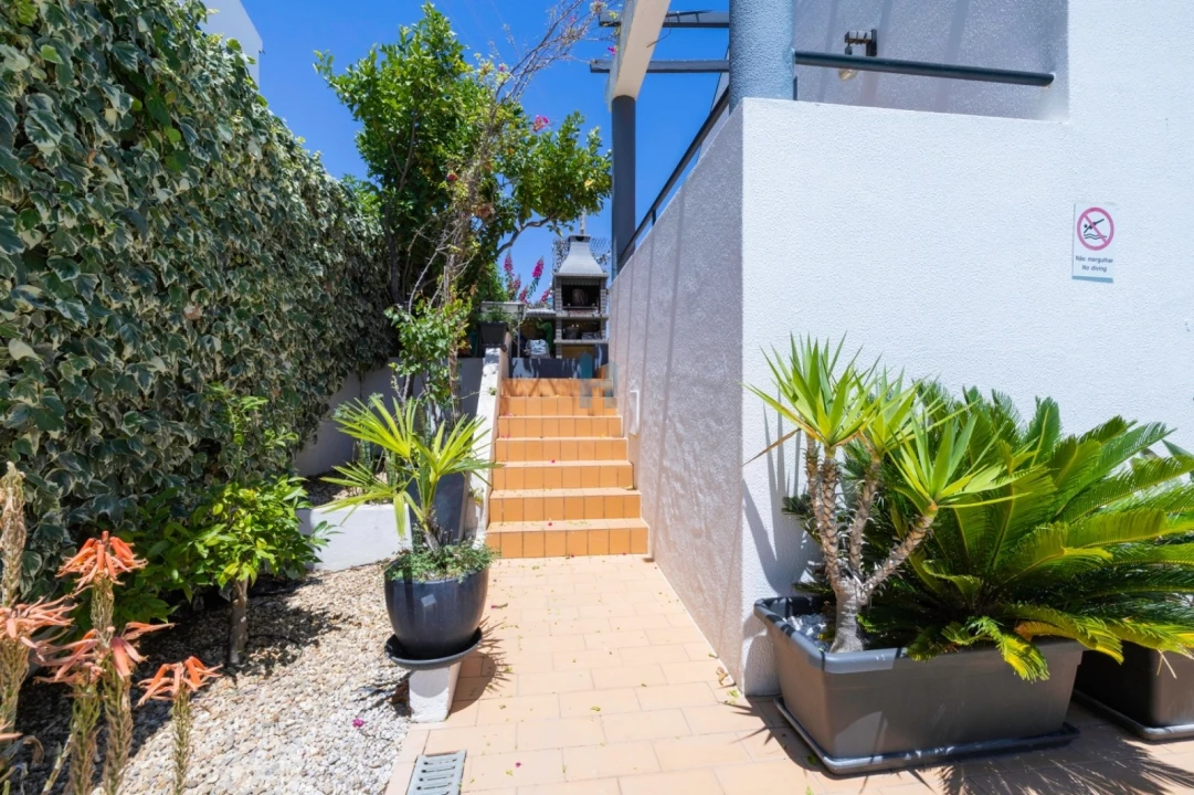 Moradia T5 para Venda em Armação de Pera Foto 6