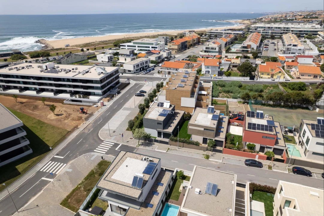 Moradia T4 para Arrendamento em Canidelo Foto 48