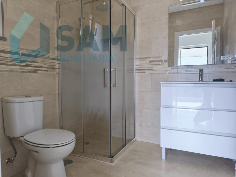 Moradia T3 para Venda em Maxial e Monte Redondo Foto 16