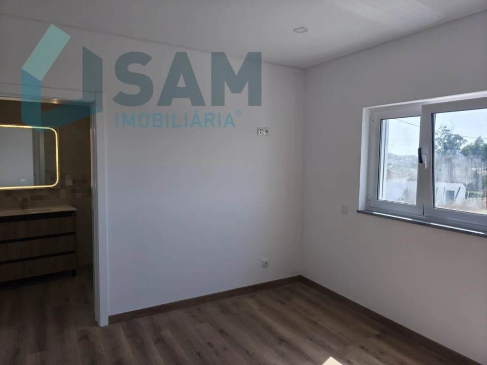 Moradia T3 para Venda em Maxial e Monte Redondo Foto 30