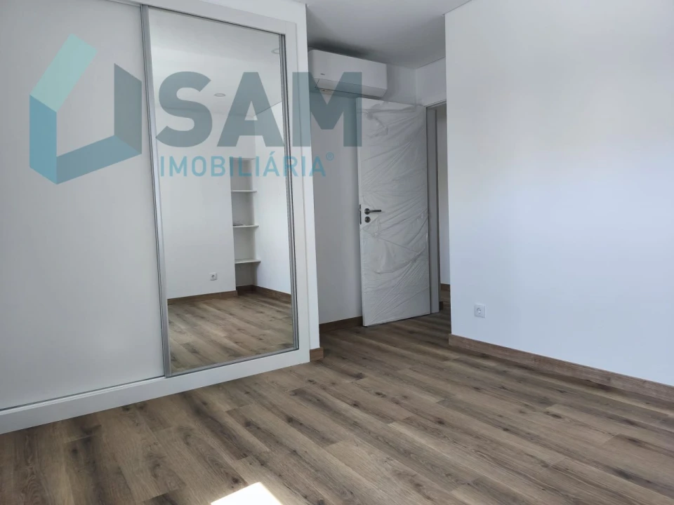 Moradia T3 para Venda em Maxial e Monte Redondo Foto 36