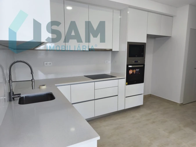 Moradia T3 para Venda em Maxial e Monte Redondo Foto 14