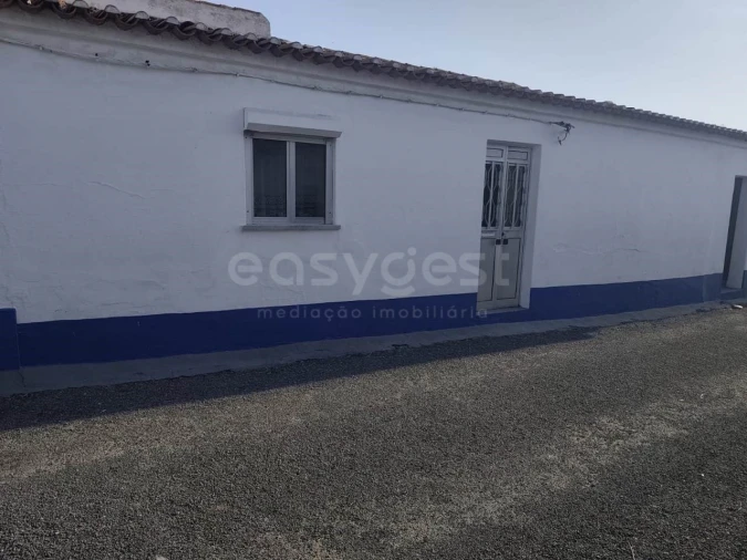 Moradia T2 para Venda em Santa Vitória e Mombeja