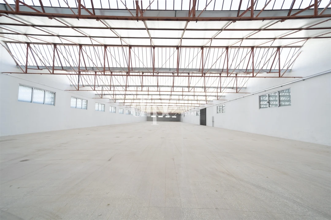 Armazém para Arrendamento em Creixomil Foto 9