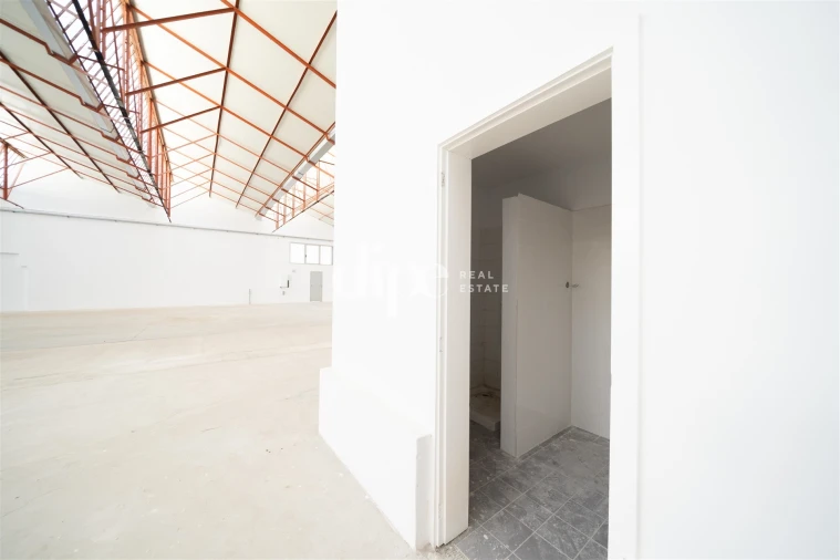 Armazém para Arrendamento em Creixomil Foto 13