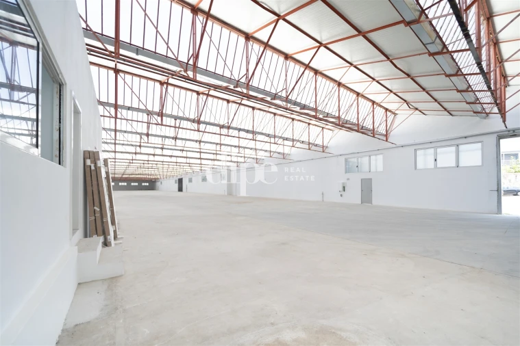 Armazém para Arrendamento em Creixomil Foto 7