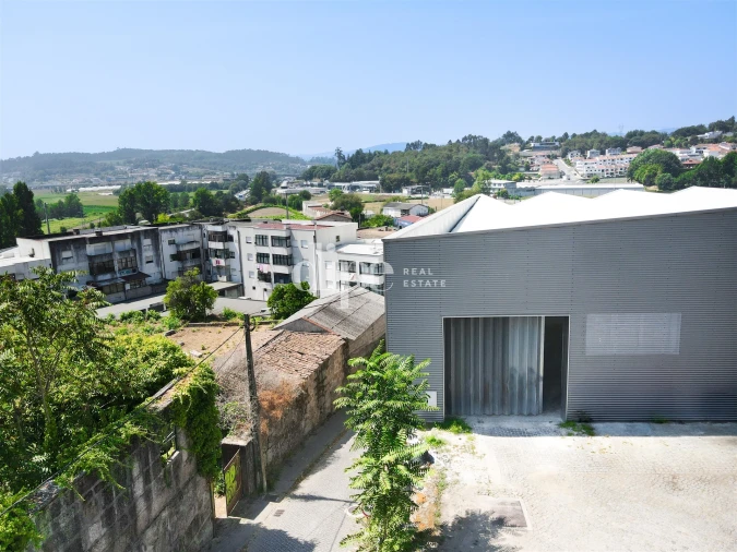 Armazém para Arrendamento em Creixomil Foto 4