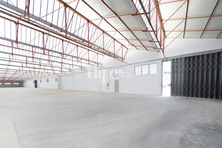 Armazém para Arrendamento em Creixomil Foto 6