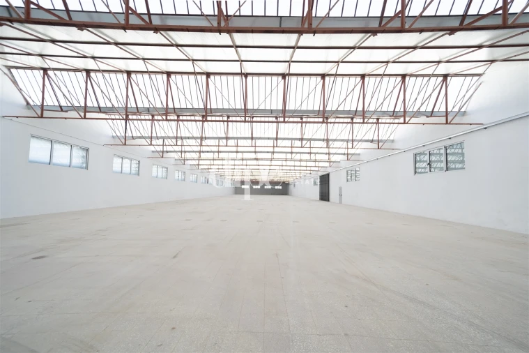 Armazém para Arrendamento em Creixomil Foto 9