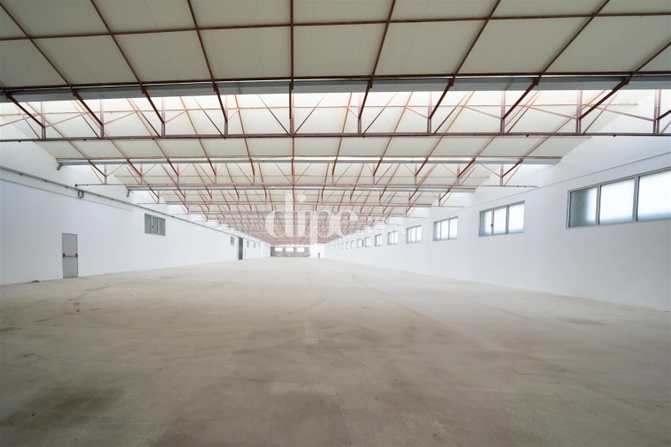 Armazém para Arrendamento em Creixomil Foto 10