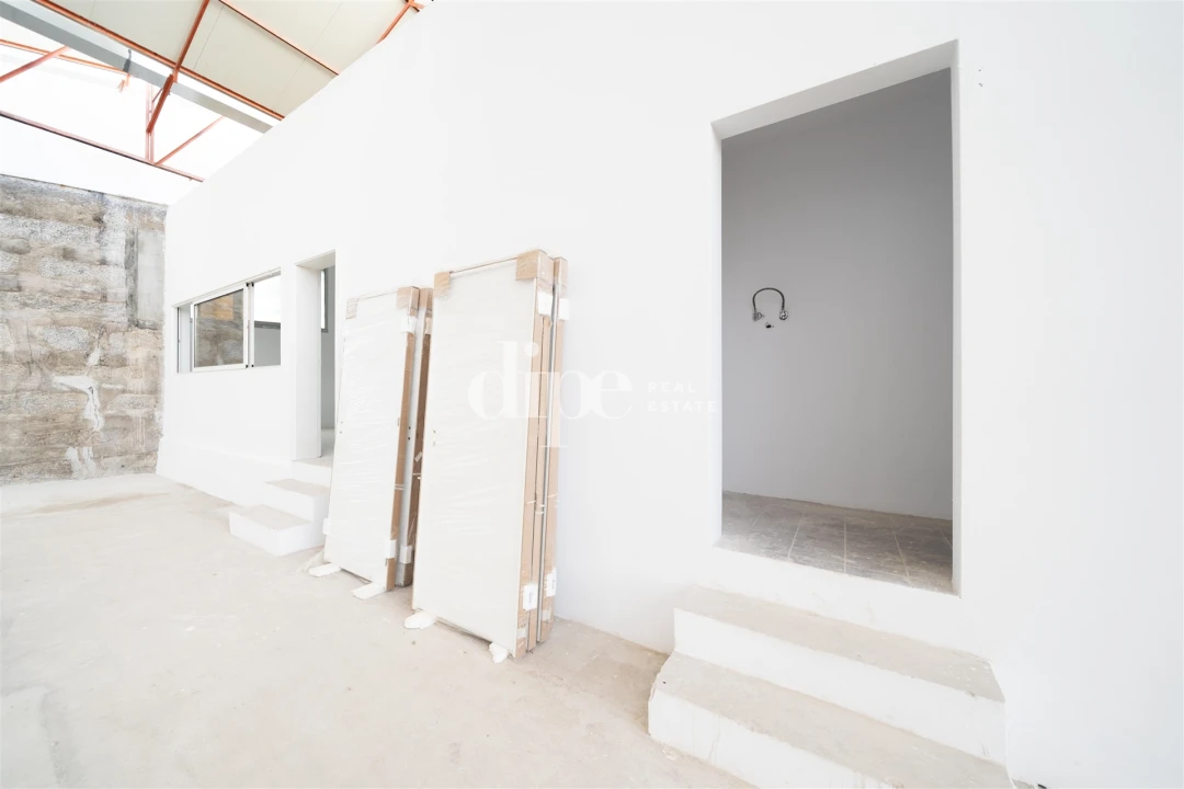 Armazém para Arrendamento em Creixomil Foto 14