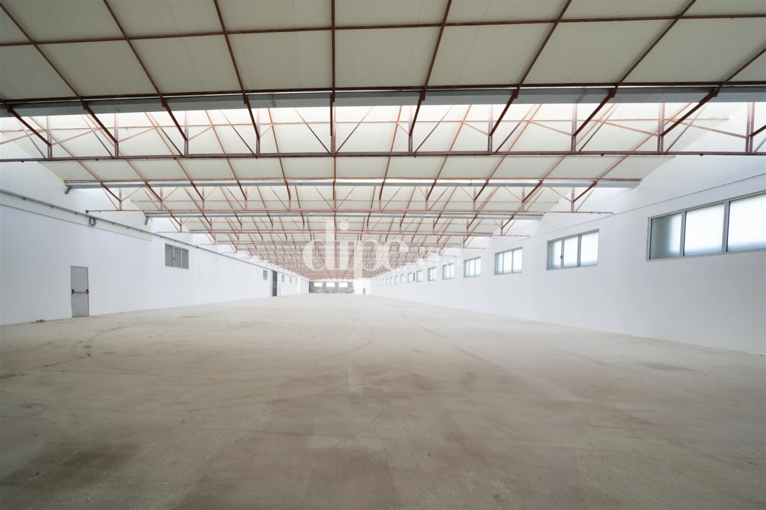 Armazém para Arrendamento em Creixomil Foto 10