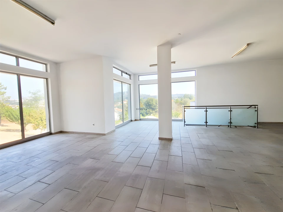 Loja para Arrendamento em Abraveses Foto 15