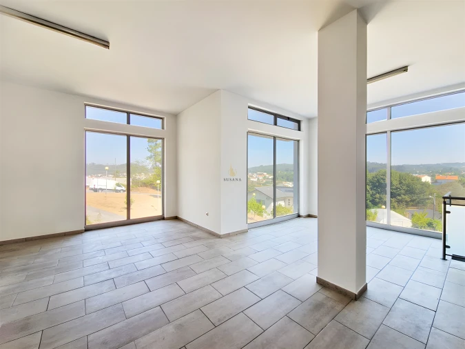 Loja para Arrendamento em Abraveses Foto 2