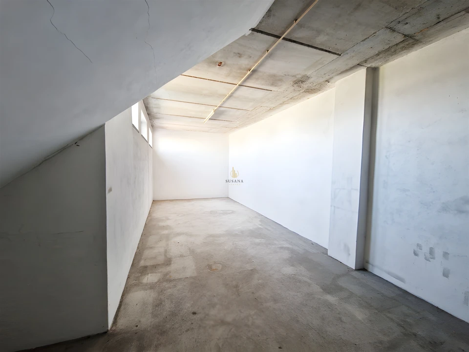 Loja para Arrendamento em Abraveses Foto 13