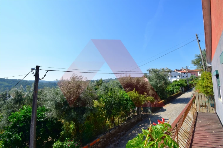 Moradia T3 para Venda em Candosa Foto 12