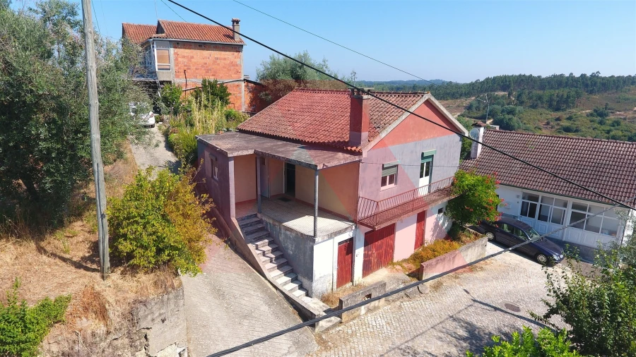 Moradia T3 para Venda em Candosa Foto 2