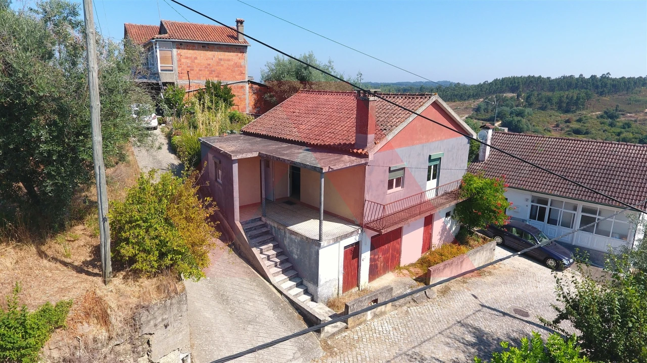 Moradia T3 para Venda em Candosa Foto 2