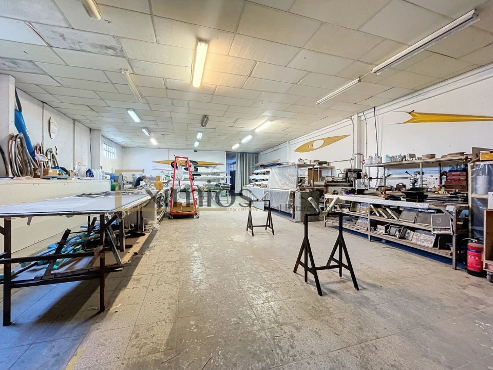 Armazém para Venda em Aver-O-Mar, Amorim e Terroso Foto 1