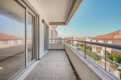 Apartamento T3 para Venda em Carcavelos e Parede