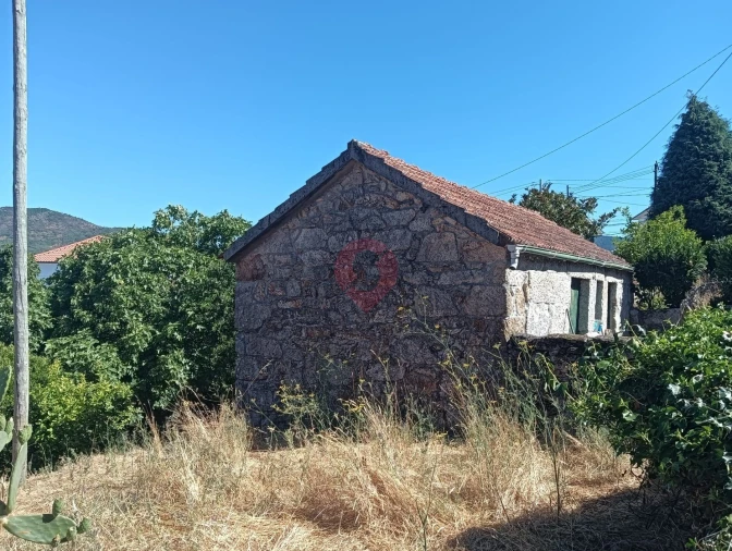 Moradia T2 para Venda em Riba de Mouro Foto 3