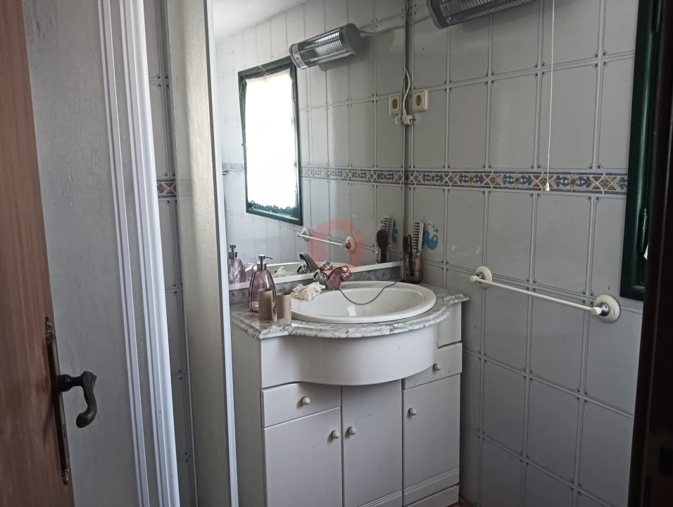 Moradia T2 para Venda em Riba de Mouro Foto 9