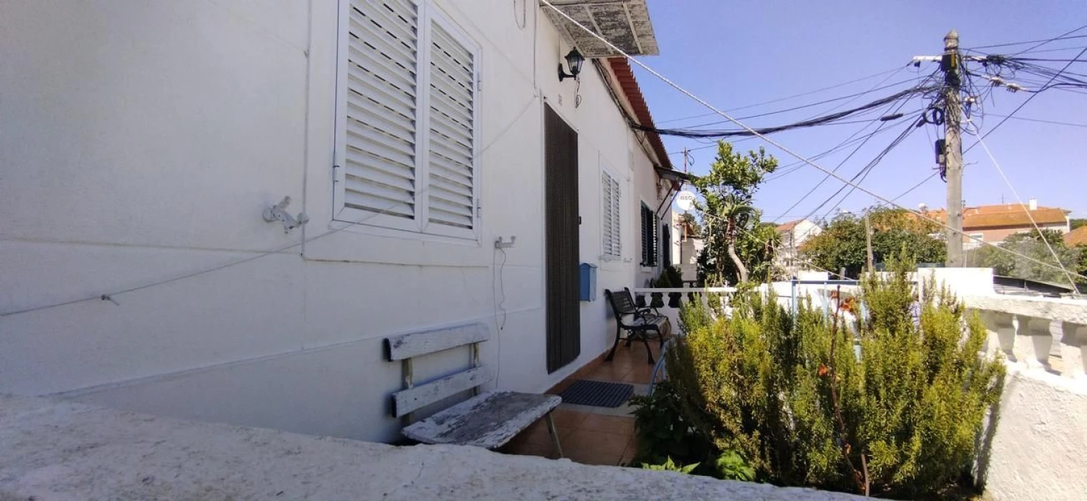 Moradia T6 para Venda em Laranjeiro e Feijó Foto 2