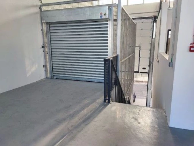 Loja para Venda em Sacavém e Prior Velho Foto 15