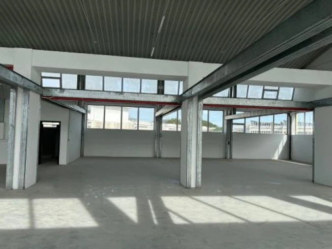 Loja para Venda em Sacavém e Prior Velho Foto 3