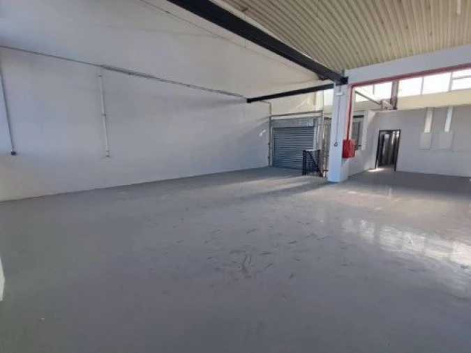 Loja para Venda em Sacavém e Prior Velho Foto 8