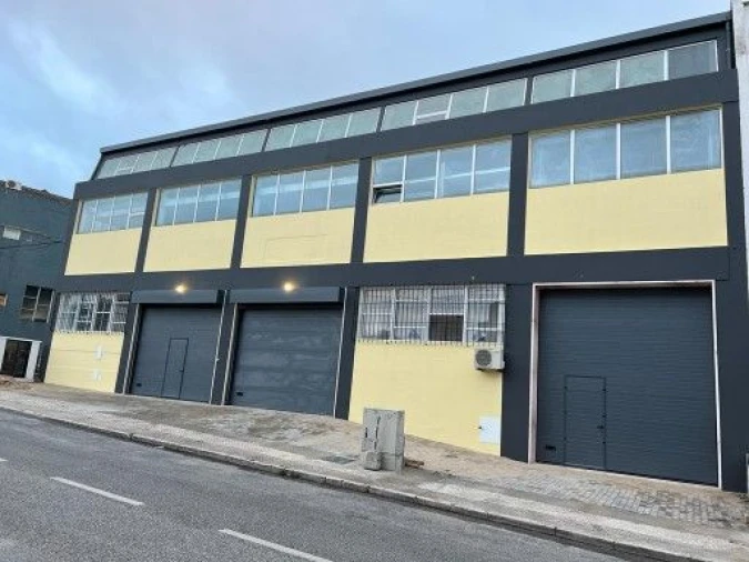 Loja para Venda em Sacavém e Prior Velho Foto 2