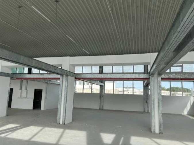 Loja para Venda em Sacavém e Prior Velho Foto 6