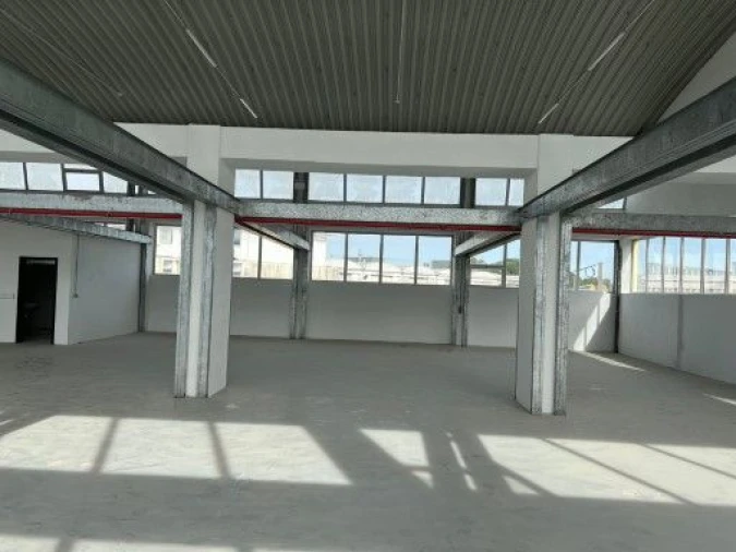 Loja para Venda em Sacavém e Prior Velho Foto 4