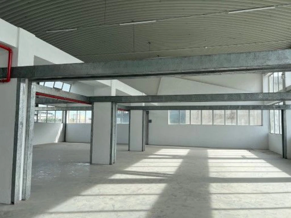 Loja para Venda em Sacavém e Prior Velho Foto 7