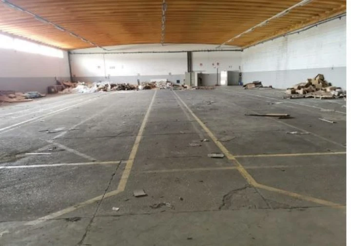 Loja para Venda em Muge