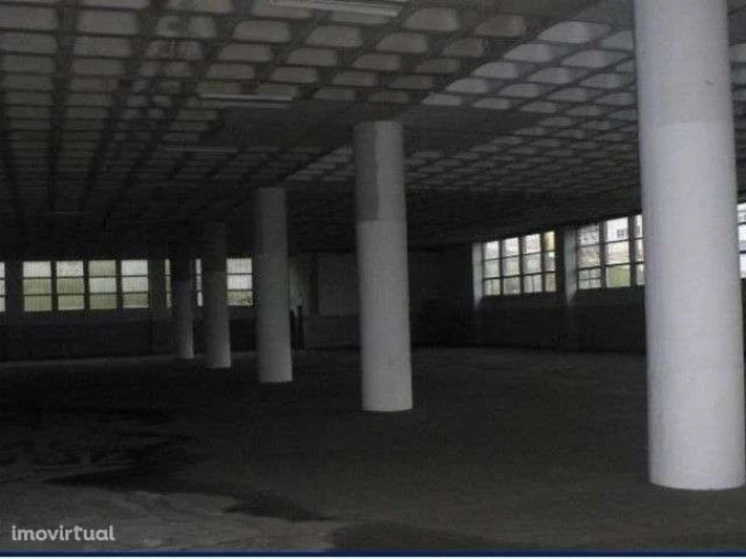 Loja para Arrendamento em Santa Clara Foto 8