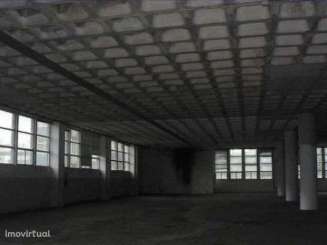 Loja para Arrendamento em Santa Clara Foto 9