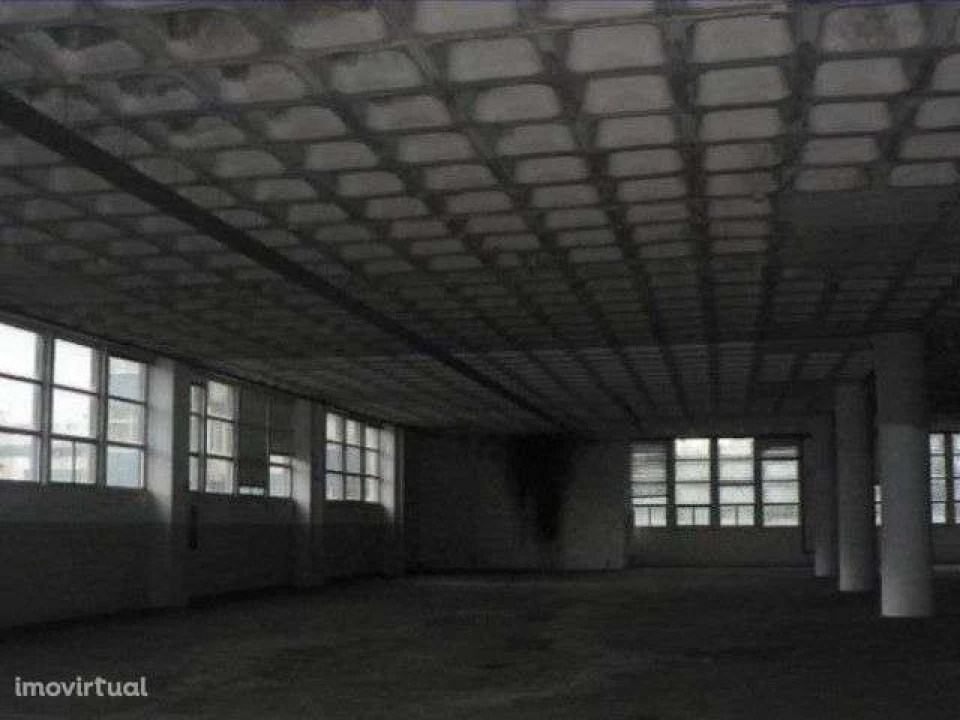 Loja para Arrendamento em Santa Clara Foto 9