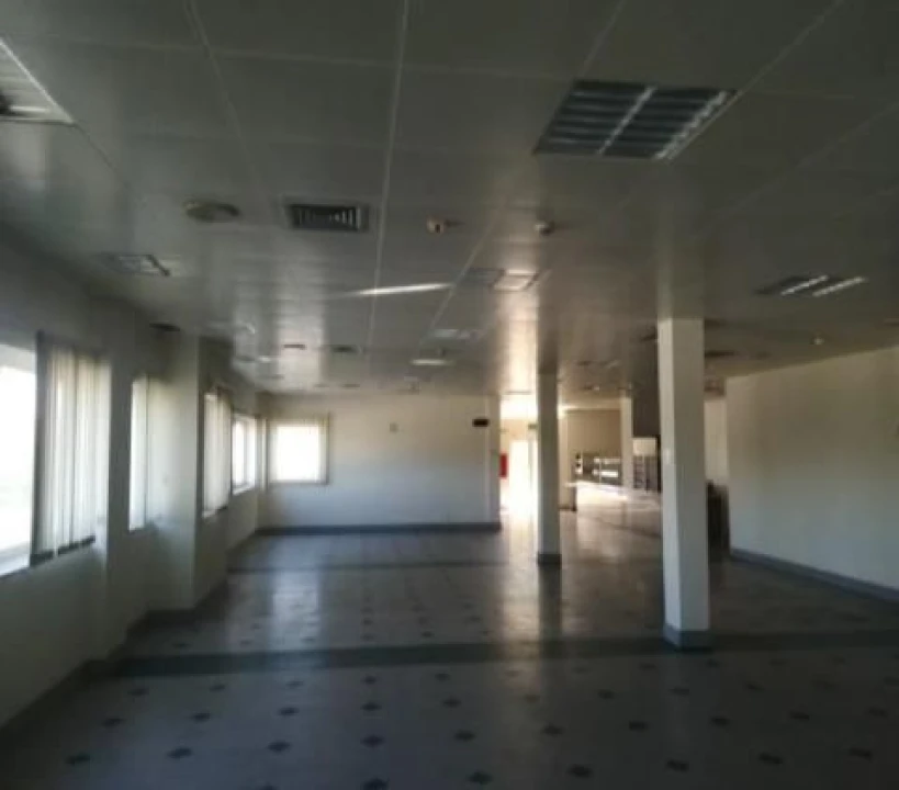 Loja para Venda em Carnaxide e Queijas Foto 9