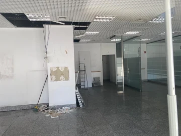 Loja para Venda em Areeiro